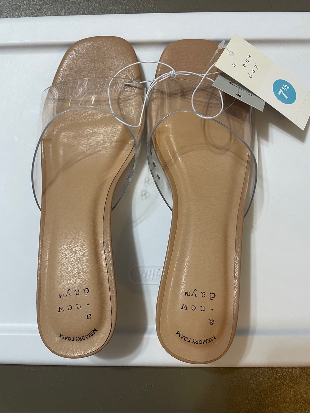 Lois Clear Kitten Heel Sandal, a new day NWT Sz. 7.5